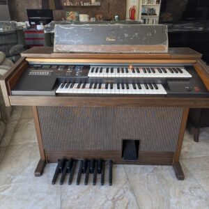 Brown Yamaha Electric Organ